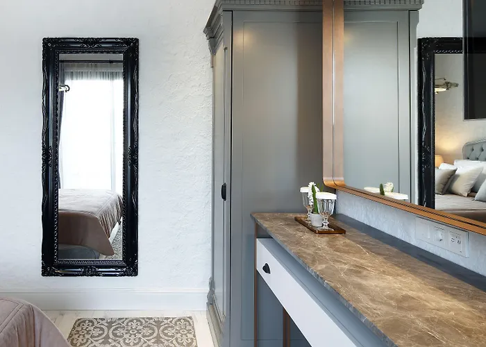 Port Ladera - Adult Only Hotel