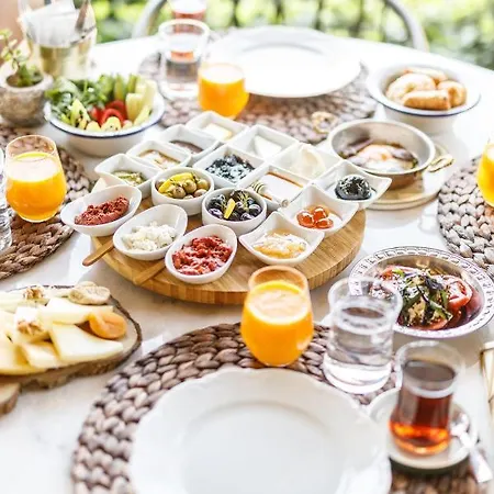 Port Ladera - Adult Only מלון