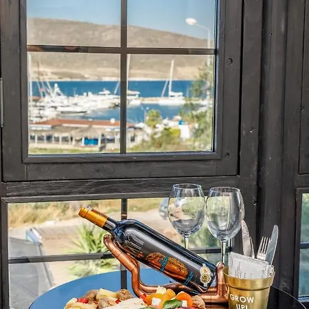 Port Ladera - Adult Only